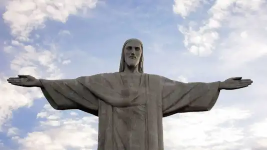 O Senhor está sentado
